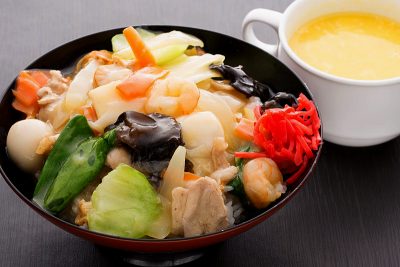 中華丼(スープ付き)870円