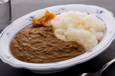 ホテルオリジナルカレー(サラダ付)870円